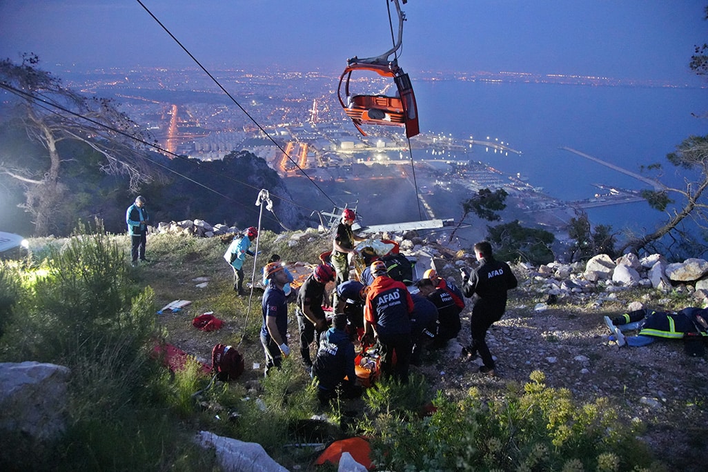 image One killed, 10 injured in cable car accident in southern Turkey
