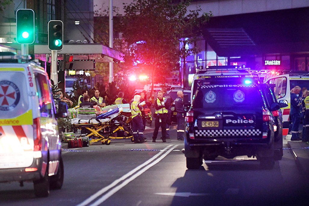 image Sydney knife attacker shot dead after killing 6 in Bondi mall