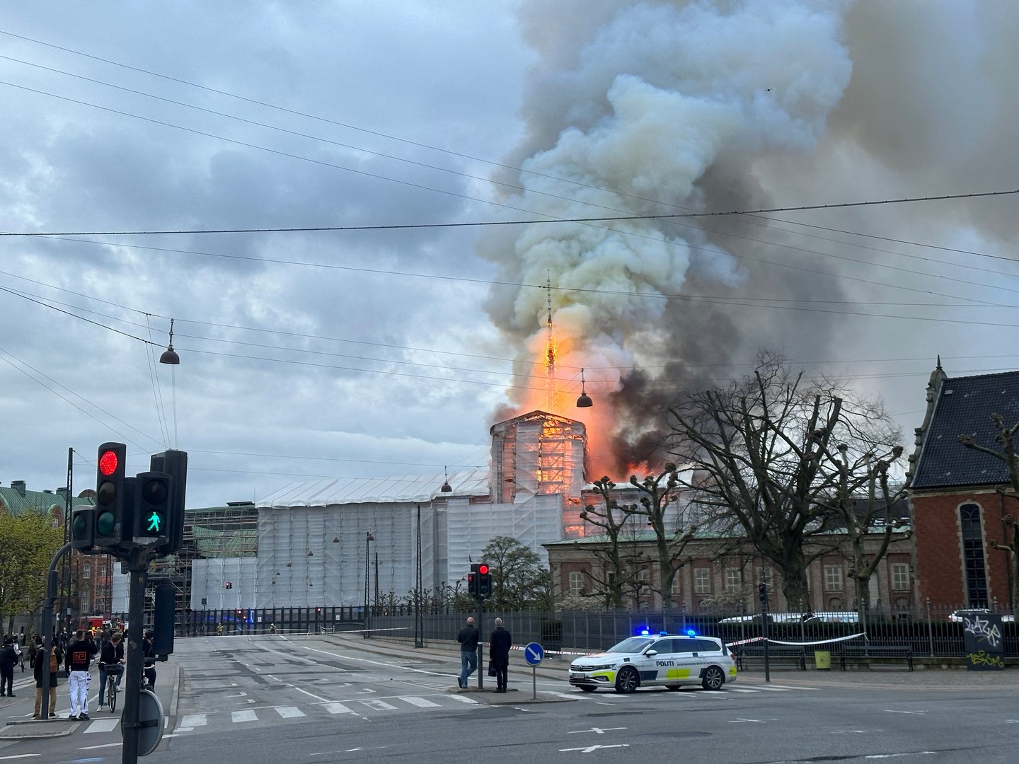 image Copenhagen&#8217;s stock exchange: 400 years of Danish cultural heritage up in flames