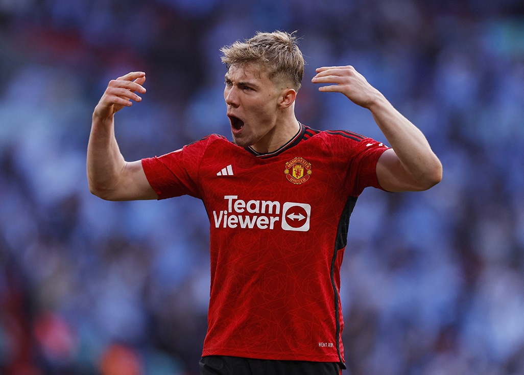 image Man Utd win FA Cup thriller against Coventry on penalties