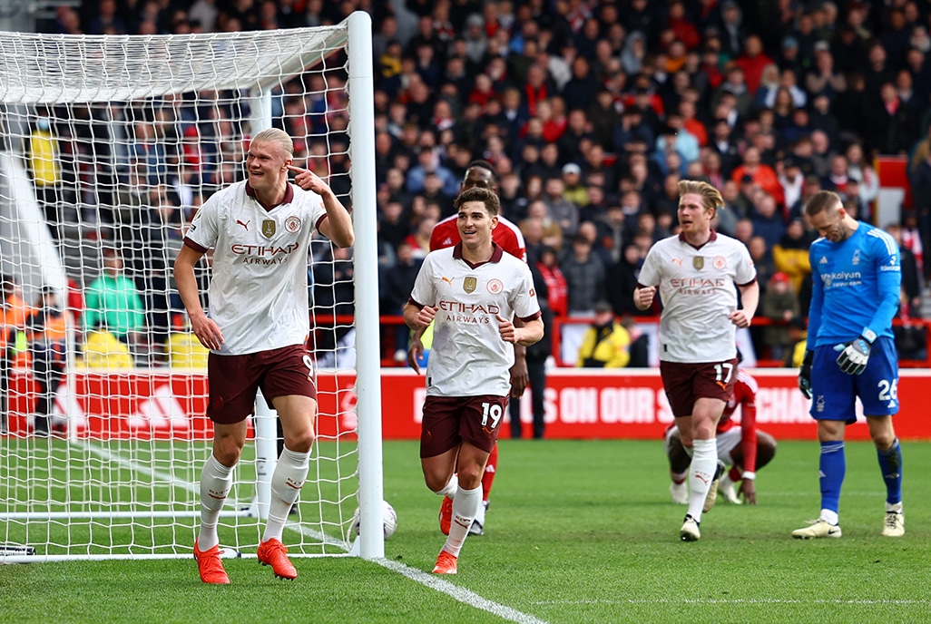 image City keep pressure on Arsenal with win over Forest
