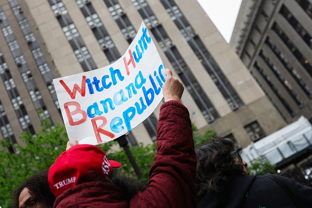 image Judge fines Trump $9,000 for contempt, threatens jail