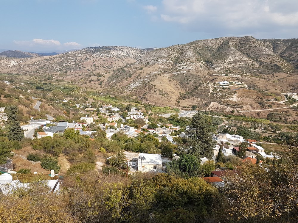 image Guided walking tours of stunning valley