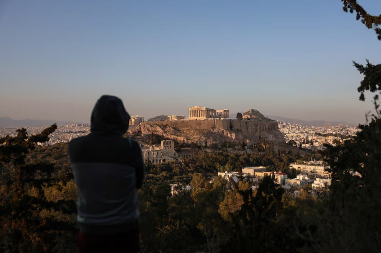 image Greek sources believe Holguin’s mandate ‘to be renewed’