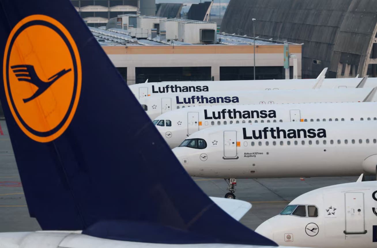 image Lufthansa slashes 2024 outlook, citing strikes and capacity snags