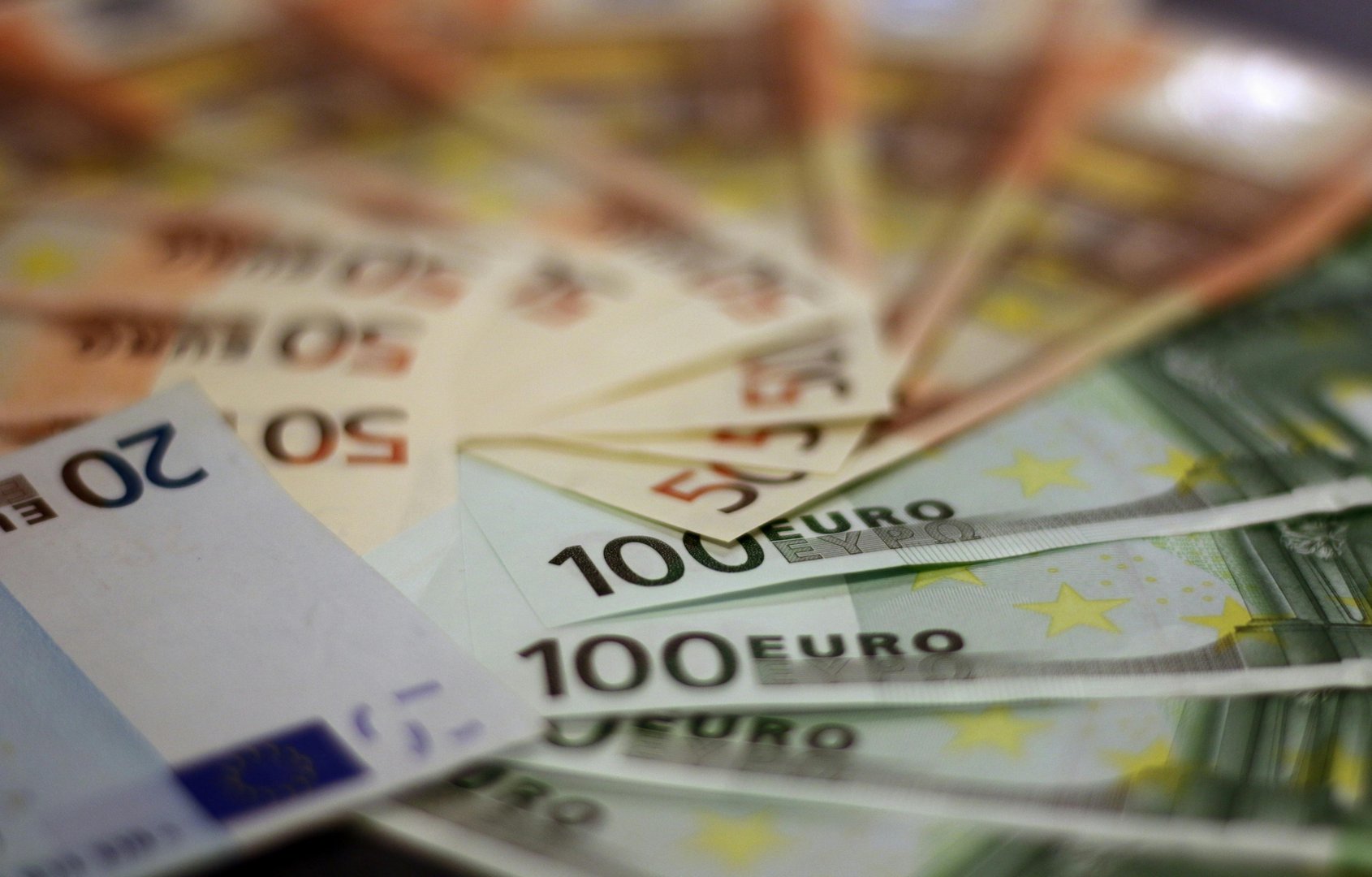 image President sends back €10K cash limit law over error