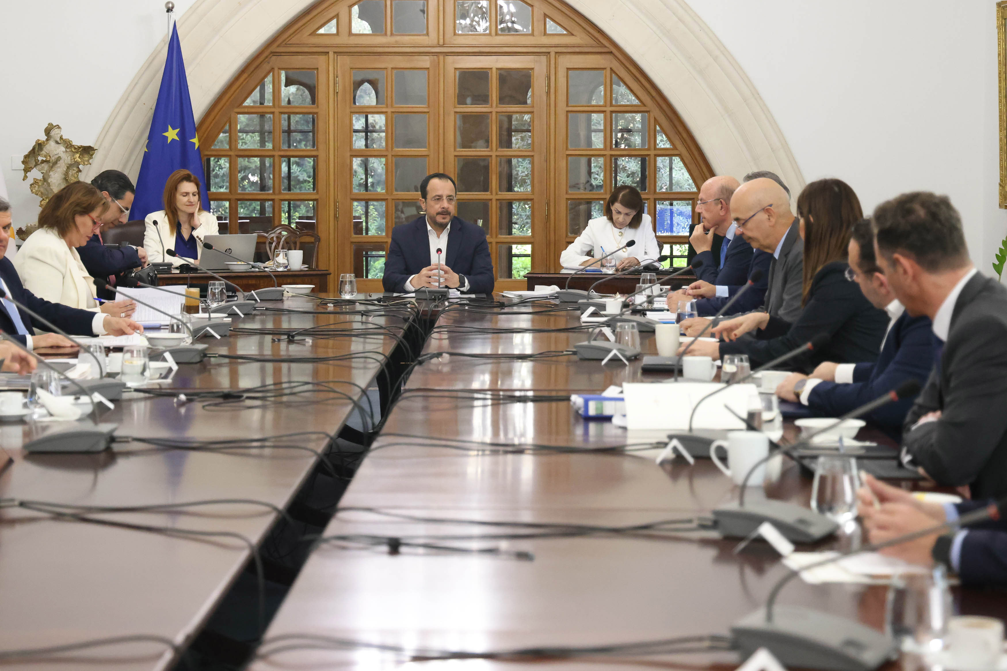 image Online public platform to monitor government