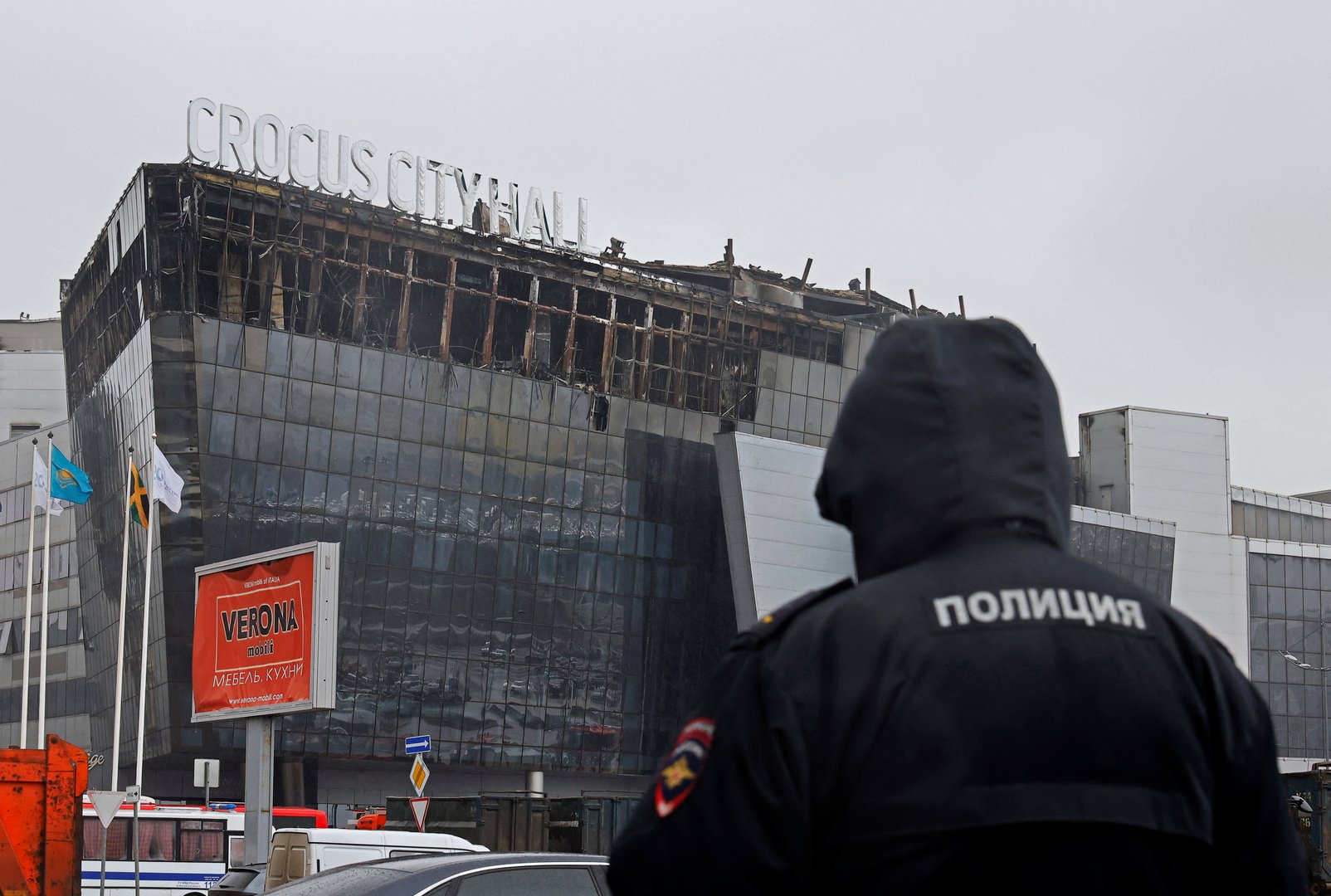 image Dam bursts amid flooding in Russia&#8217;s Urals, evacuation underway, emergency services say