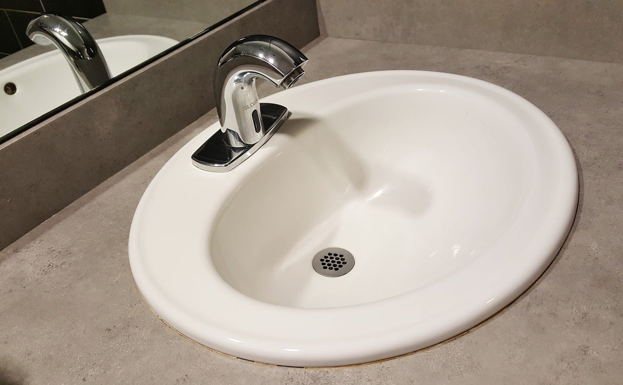 image Man arrested for stealing sinks