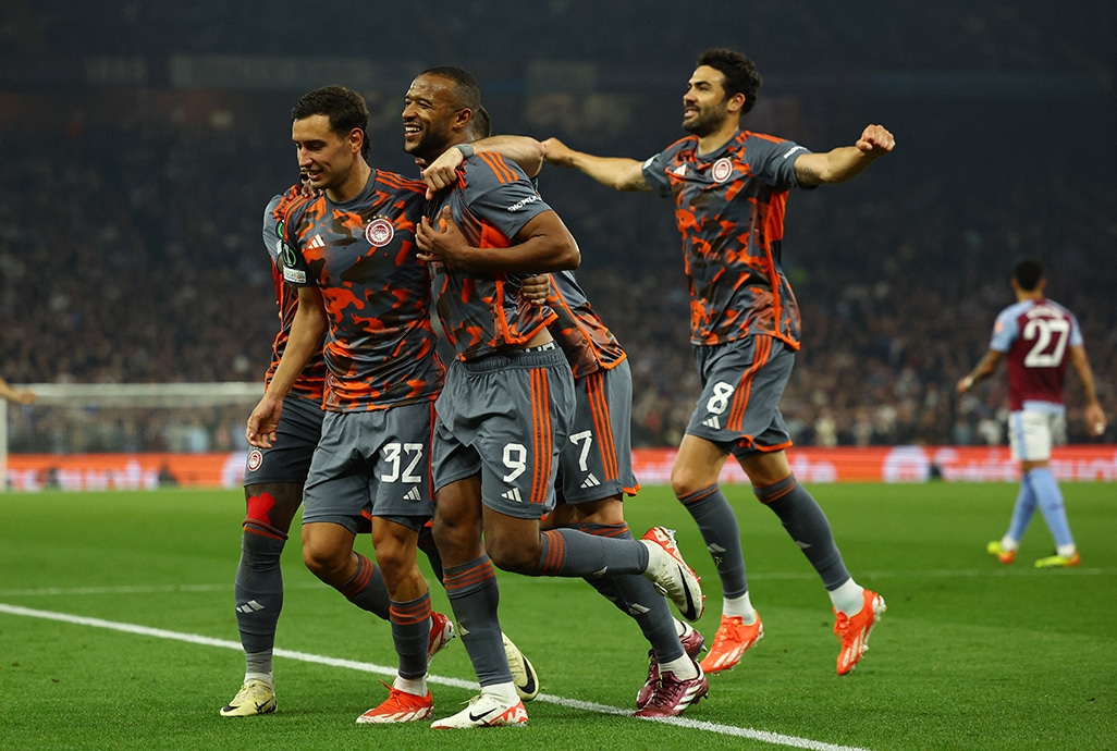 image El Kaabi hat-trick hands Olympiakos upset away win at Villa