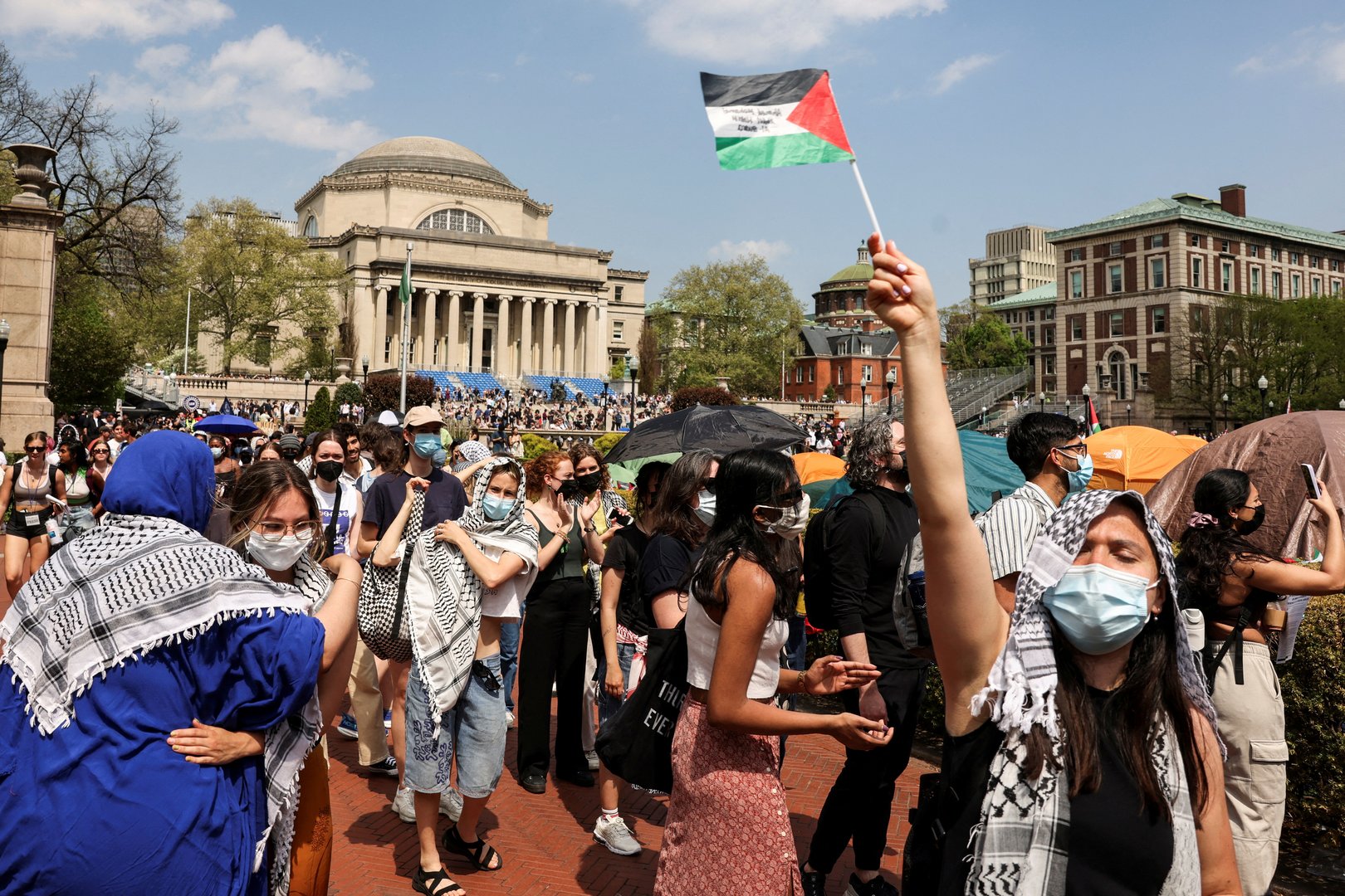 image Columbia University cancels main graduation ceremony in wake of protests