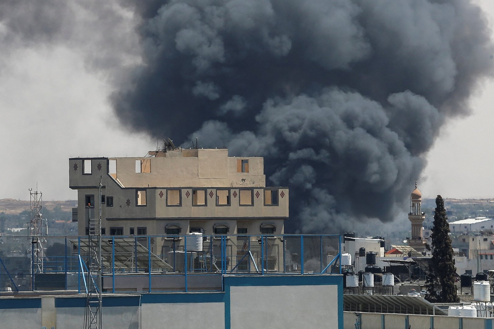 image Israel presses on with strikes in Gaza after World Court ruling