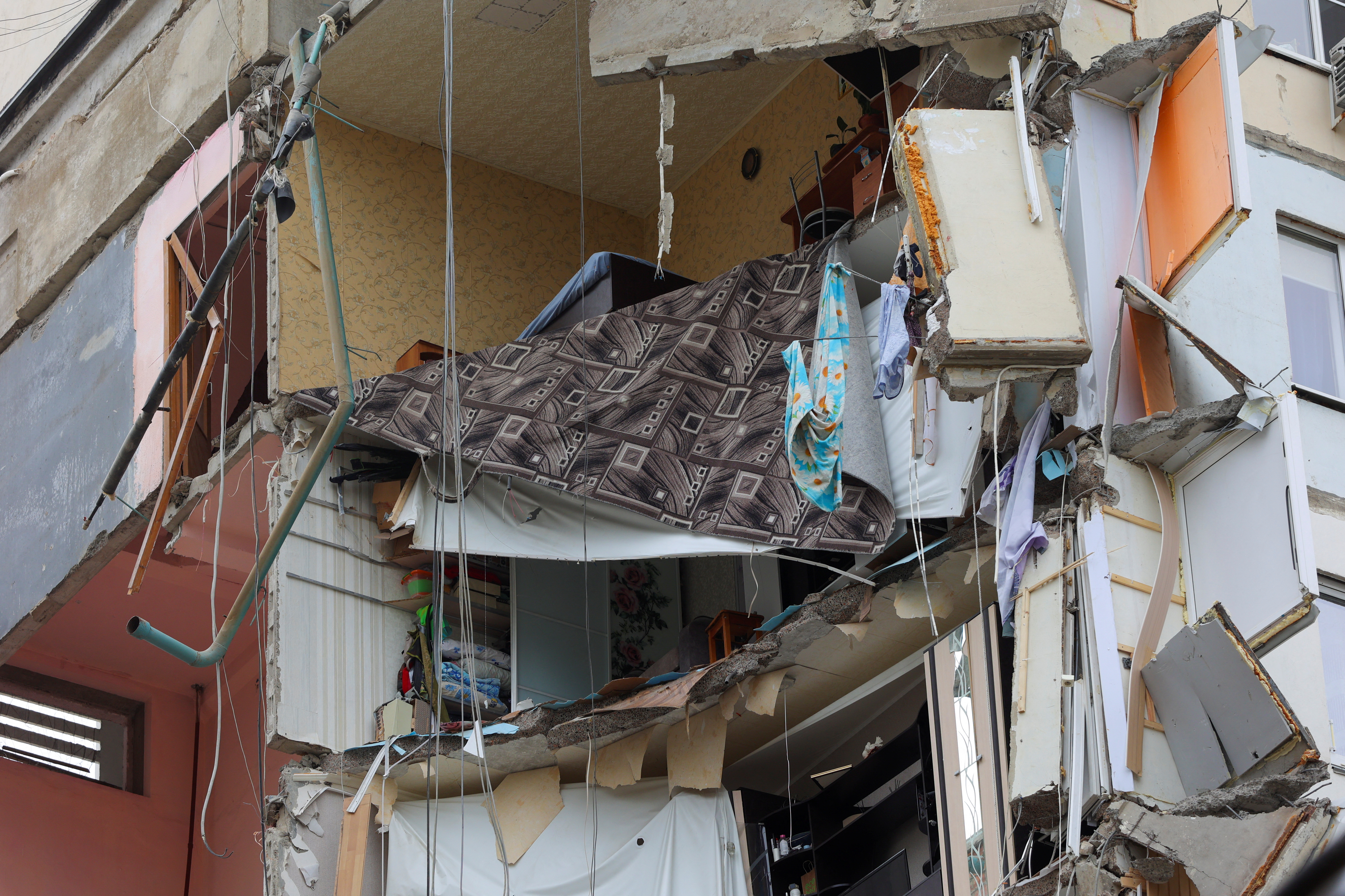 image Houses damaged in Ukraine attack on Russia&#8217;s Belgorod, governor says