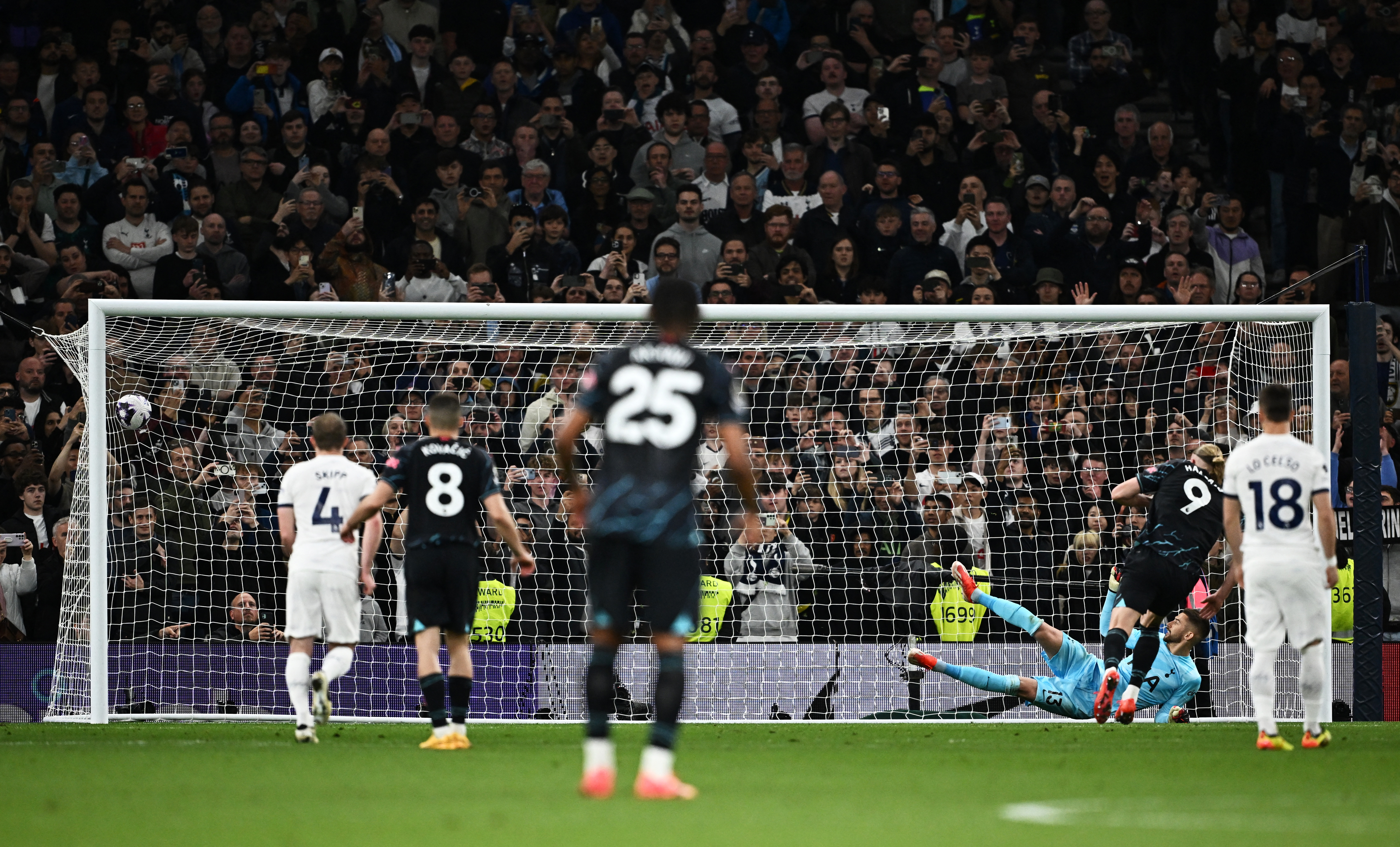 image Haaland double puts Man City on brink of title