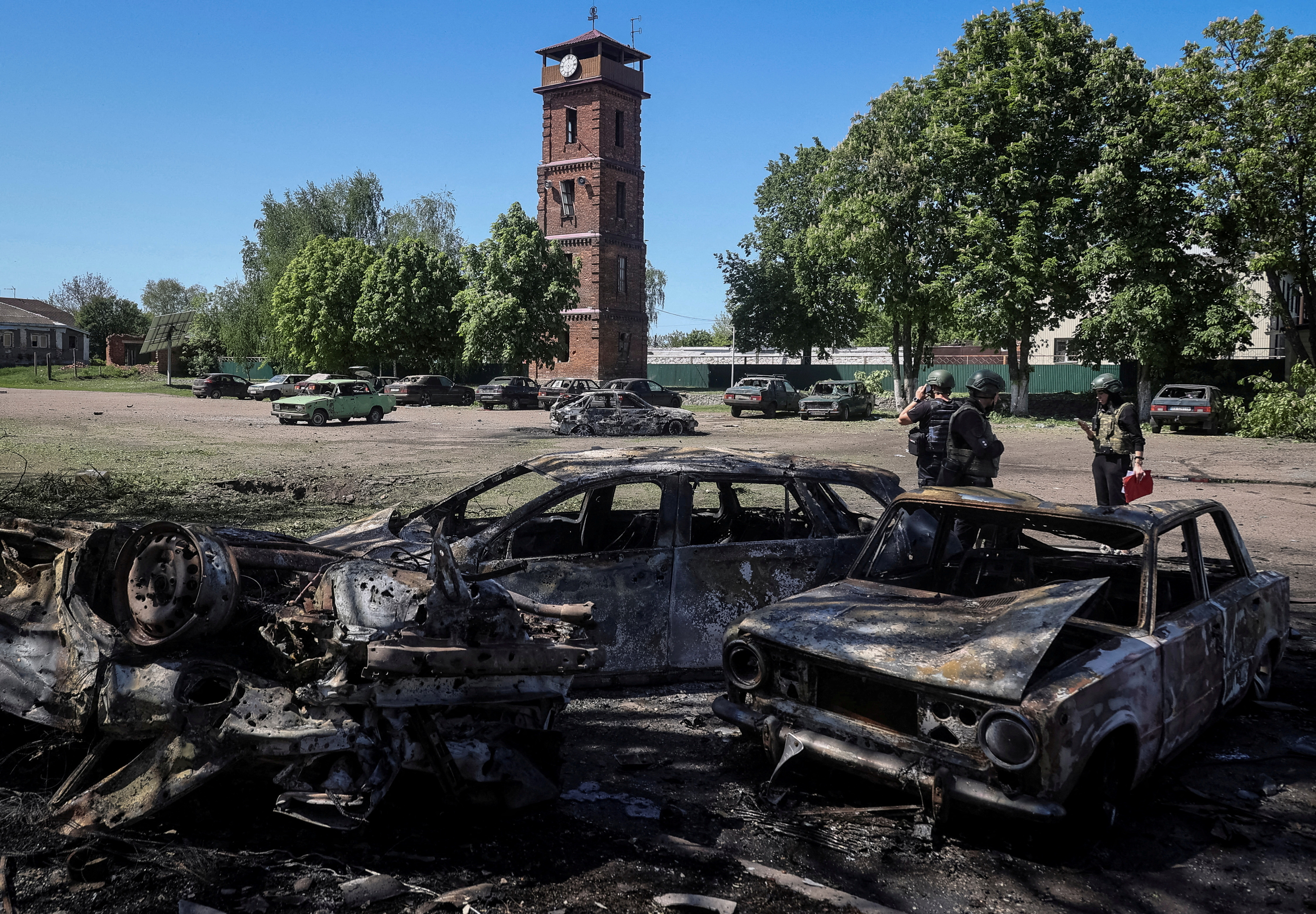 image Zelenskiy visits Ukraine&#8217;s embattled Kharkiv as Russian pressure mounts in east