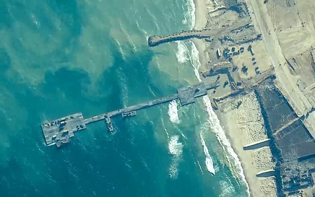 image On Gaza pier, US troops confront waves, destruction and aid backlog