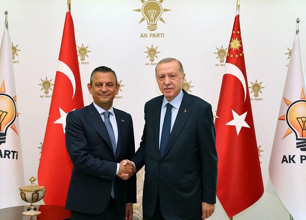 image Turkey opposition chief cool to constitution talks with Erdogan