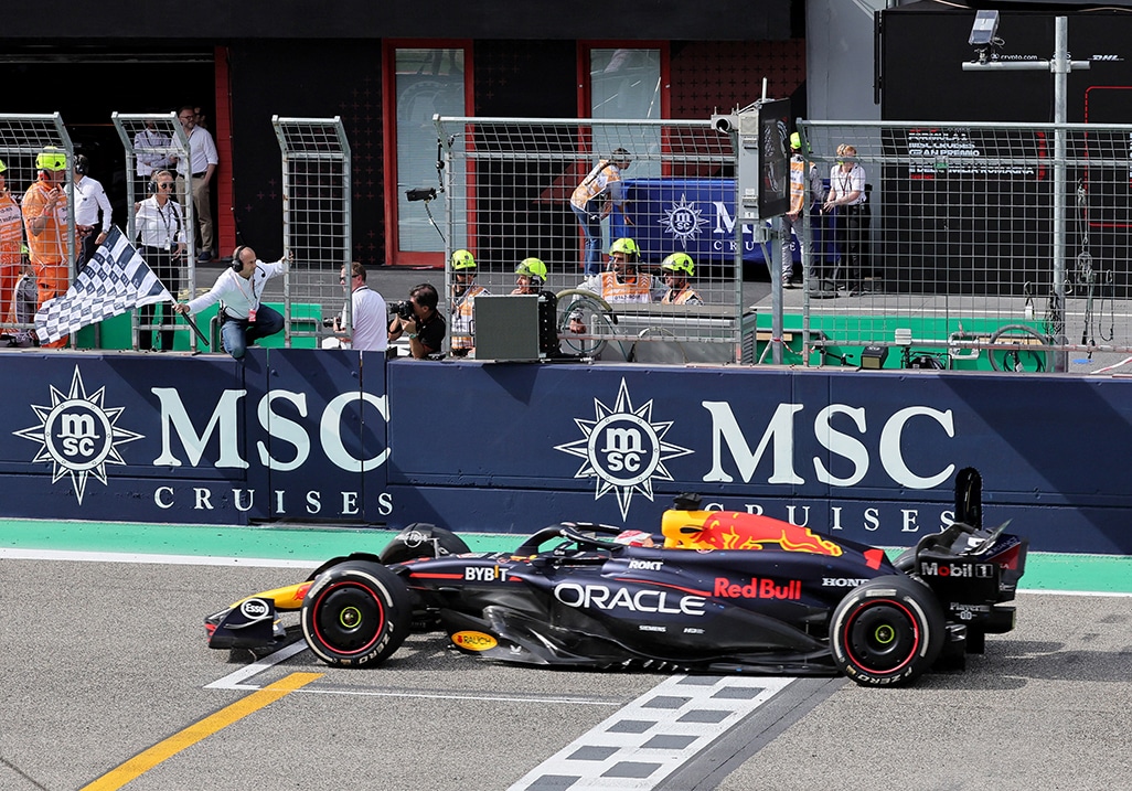 image Verstappen wins two races in one day