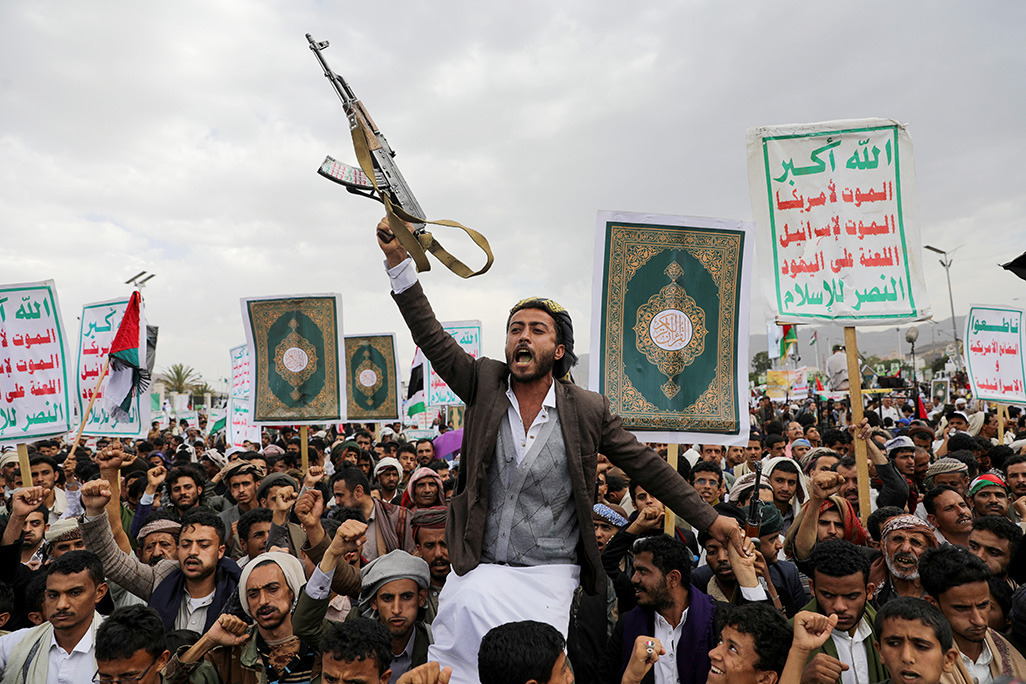 image Houthis launched missile attack on US aircraft carrier Eisenhower in Red Sea