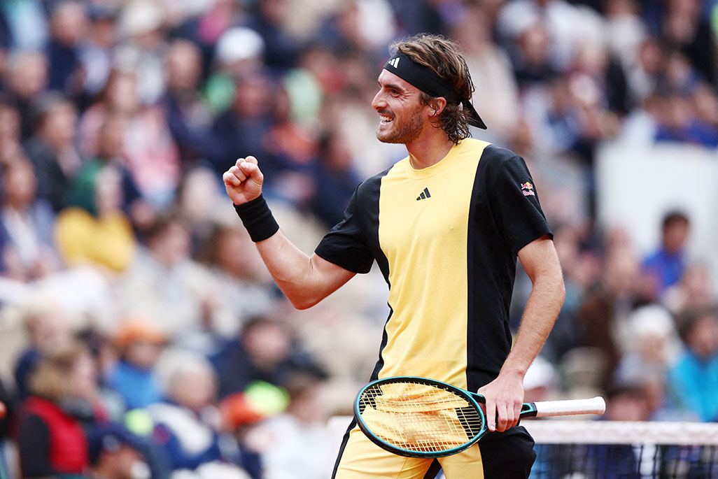 image Tsitsipas battles past Altmaier to reach third round