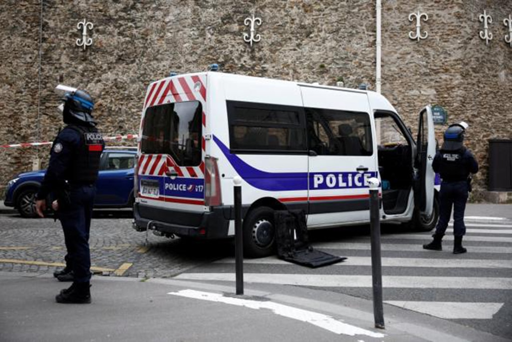 image Two French prison guards killed, inmate escapes in ambush