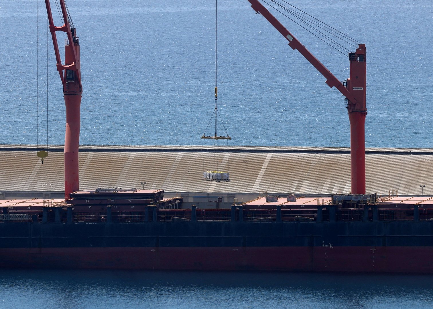 image Larnaca port workers call off strike (Update 4)