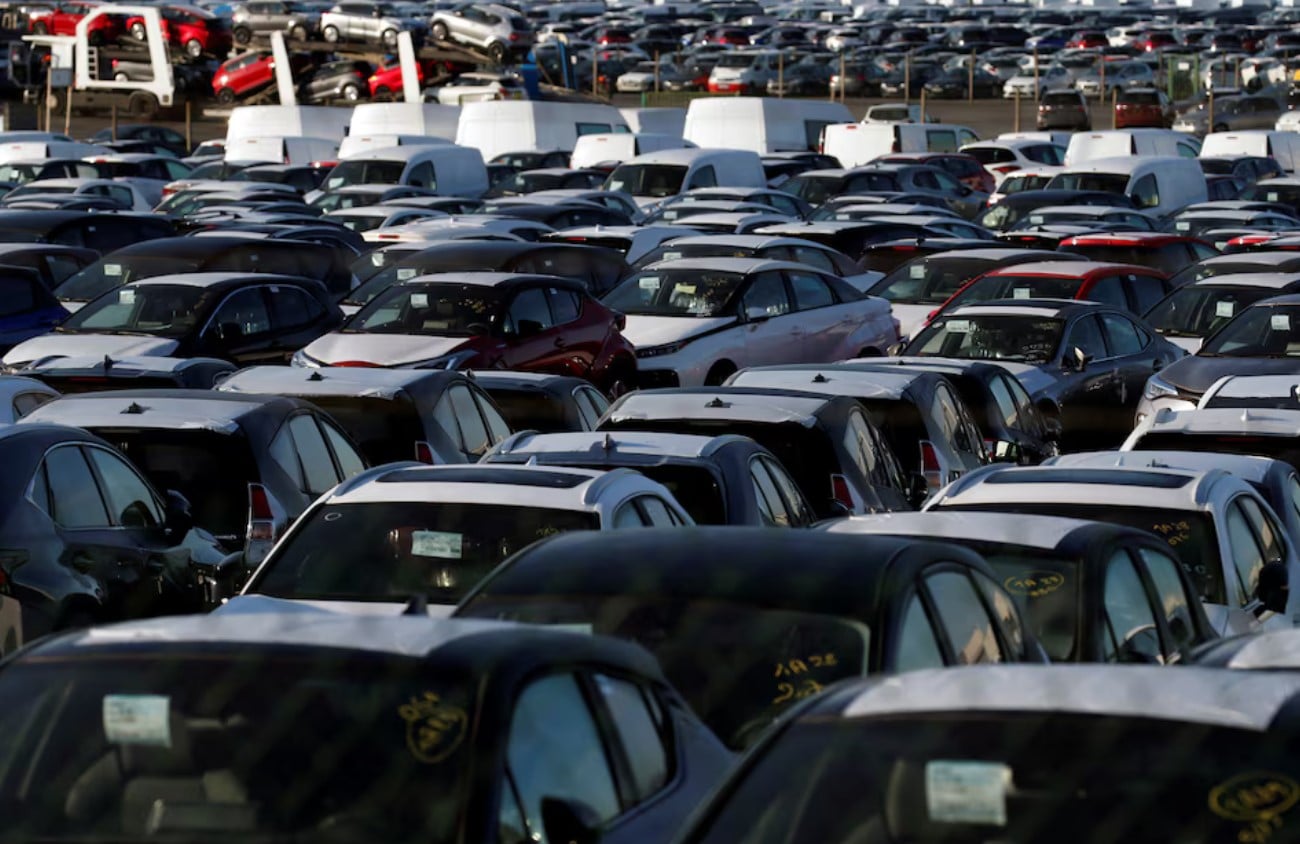 image French carmakers target fourfold jump in EV sales by 2027