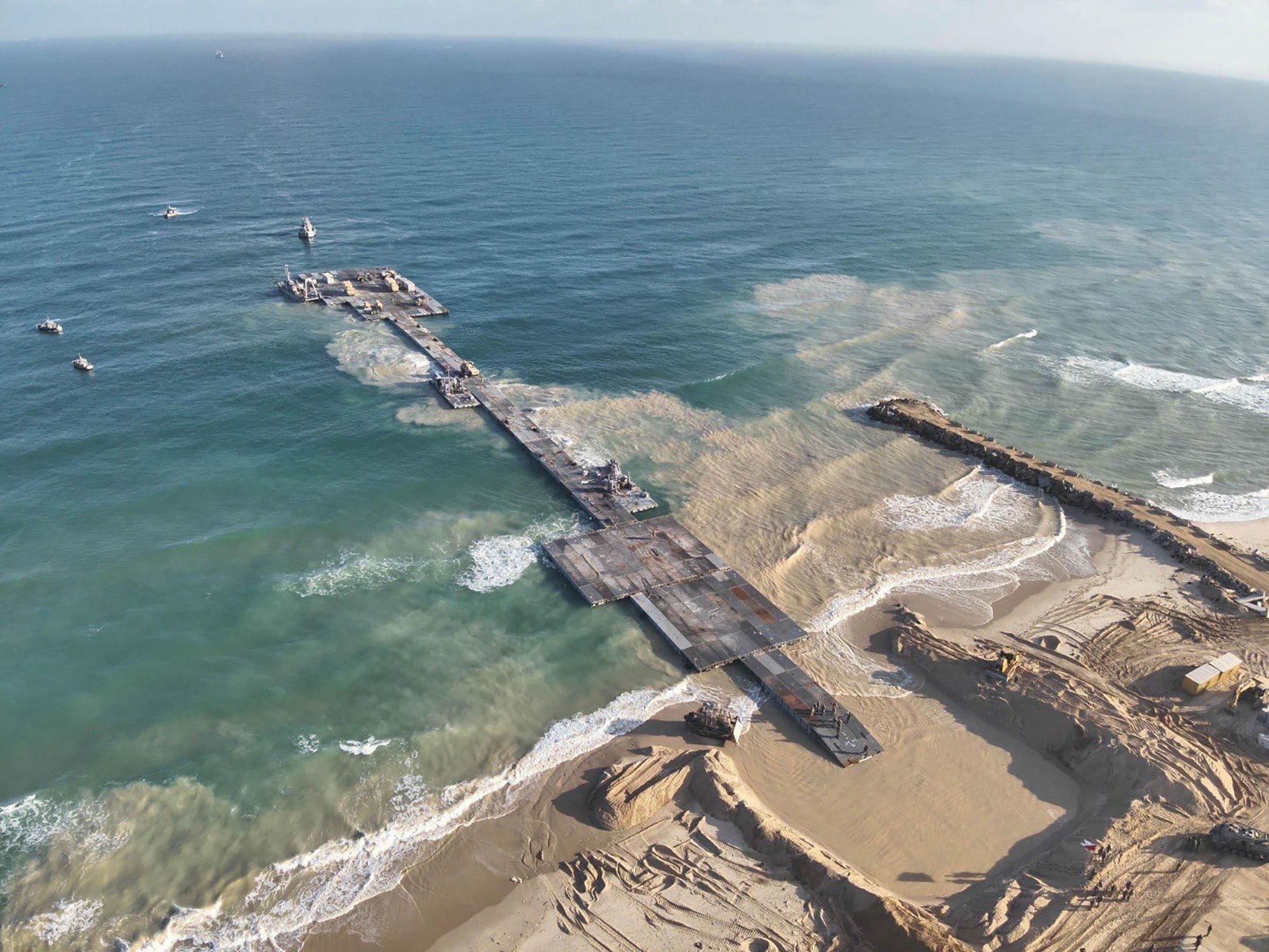 image No aid left in secure area where Gaza jetty was anchored