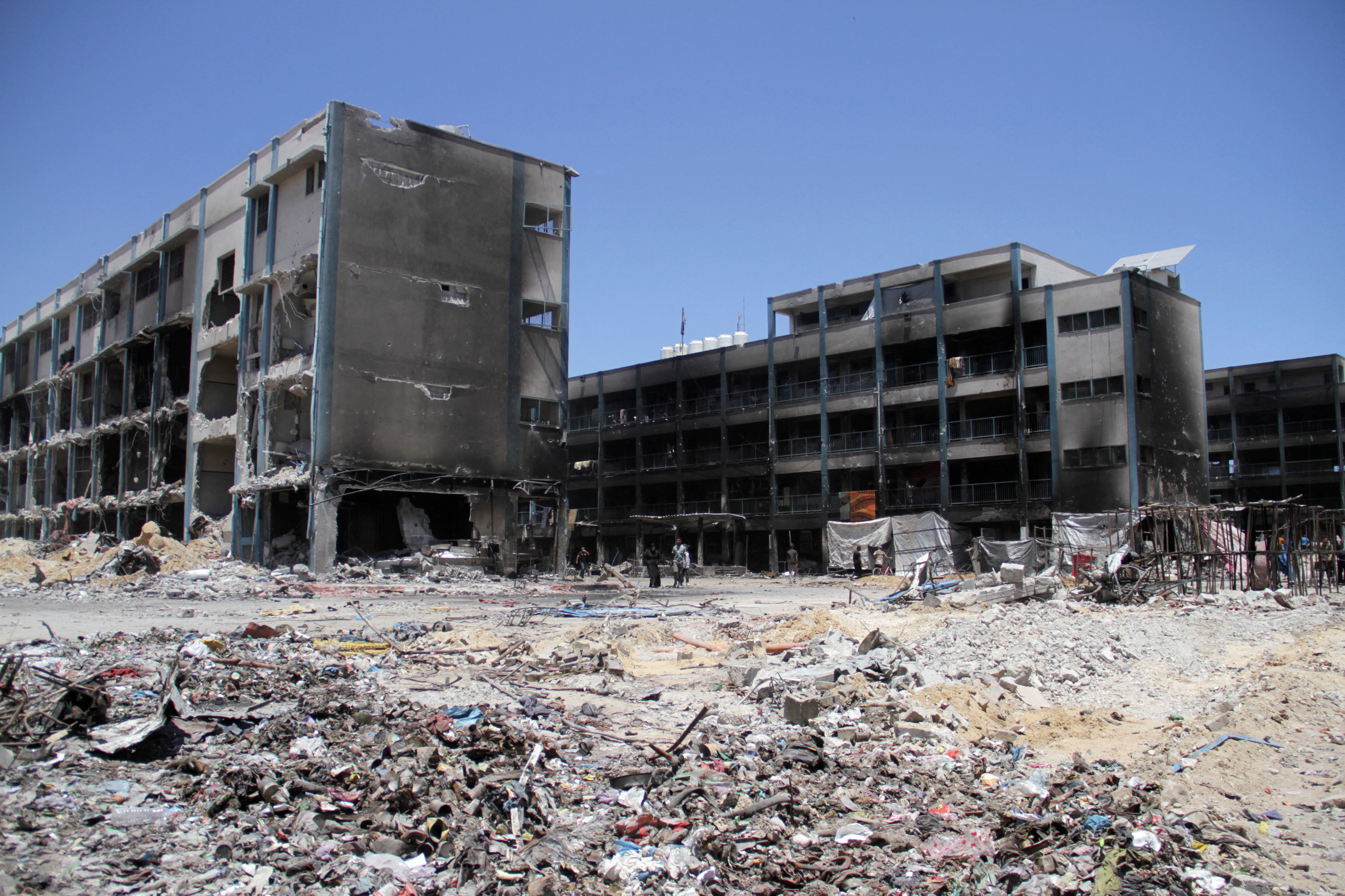 image Dozens reported killed in strike on Gaza school that Israel says targeted Hamas