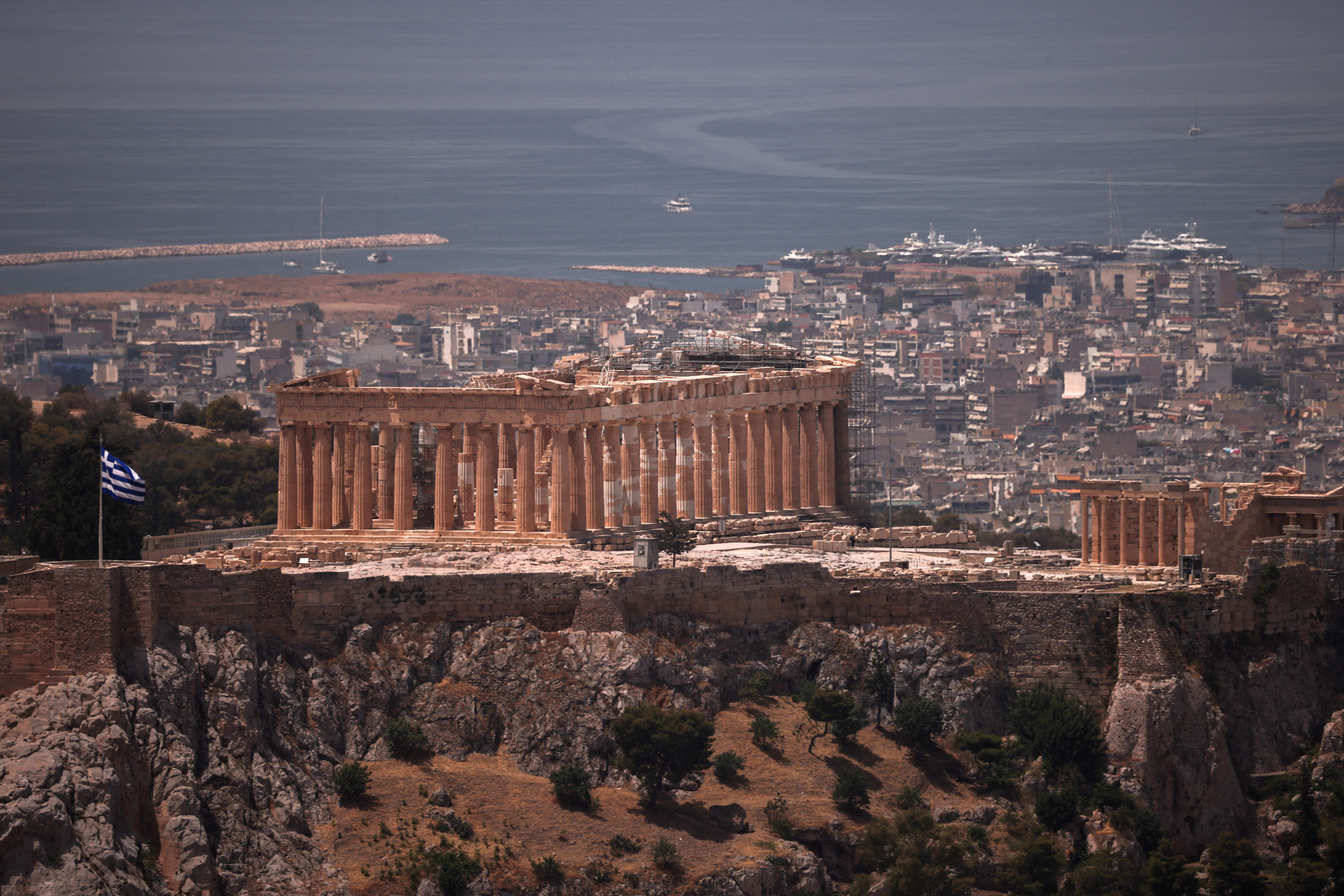 image Greece shuts schools and Acropolis as heatwave hits