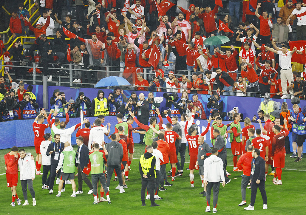 image Martinez demands focus as Portugal brace for Turkish storm