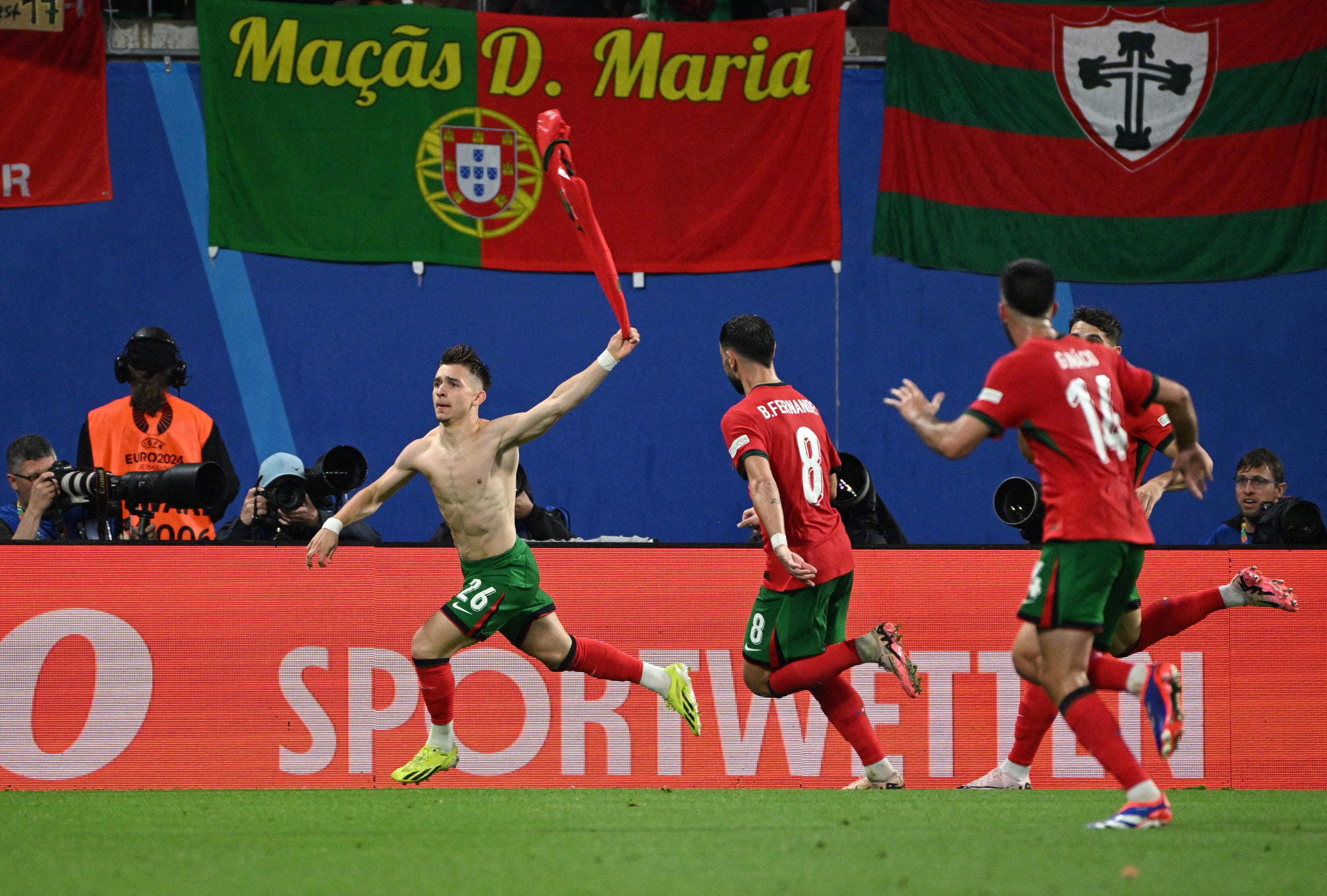image Conceicao to the rescue as Portugal snatch 2-1 win over Czechs