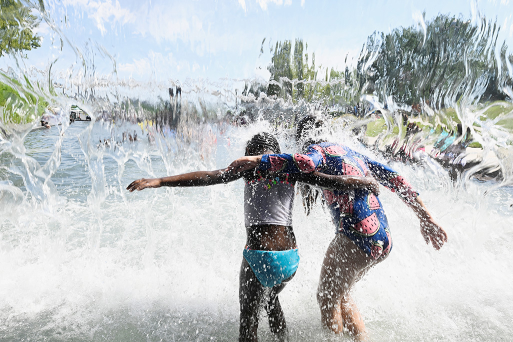 cover Extreme heat kills hundreds, millions sweltering worldwide as summer begins