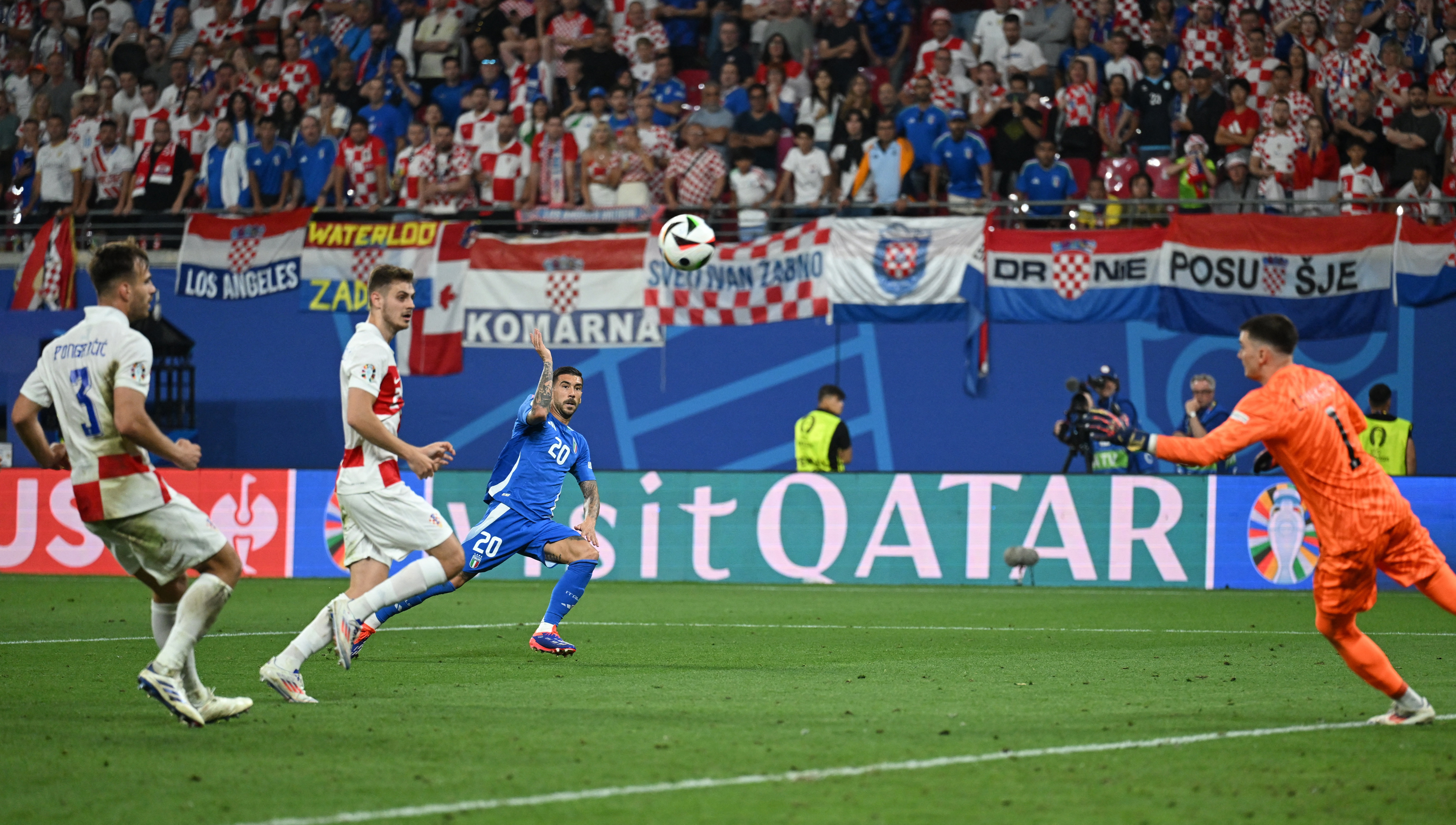 image Zaccagni&#8217;s stoppage-time stunner sends Italy through, Spain top group with max points