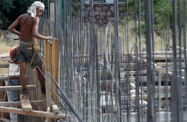 image Temperatures expected to hit 44C on Thursday amid halt to outdoor work