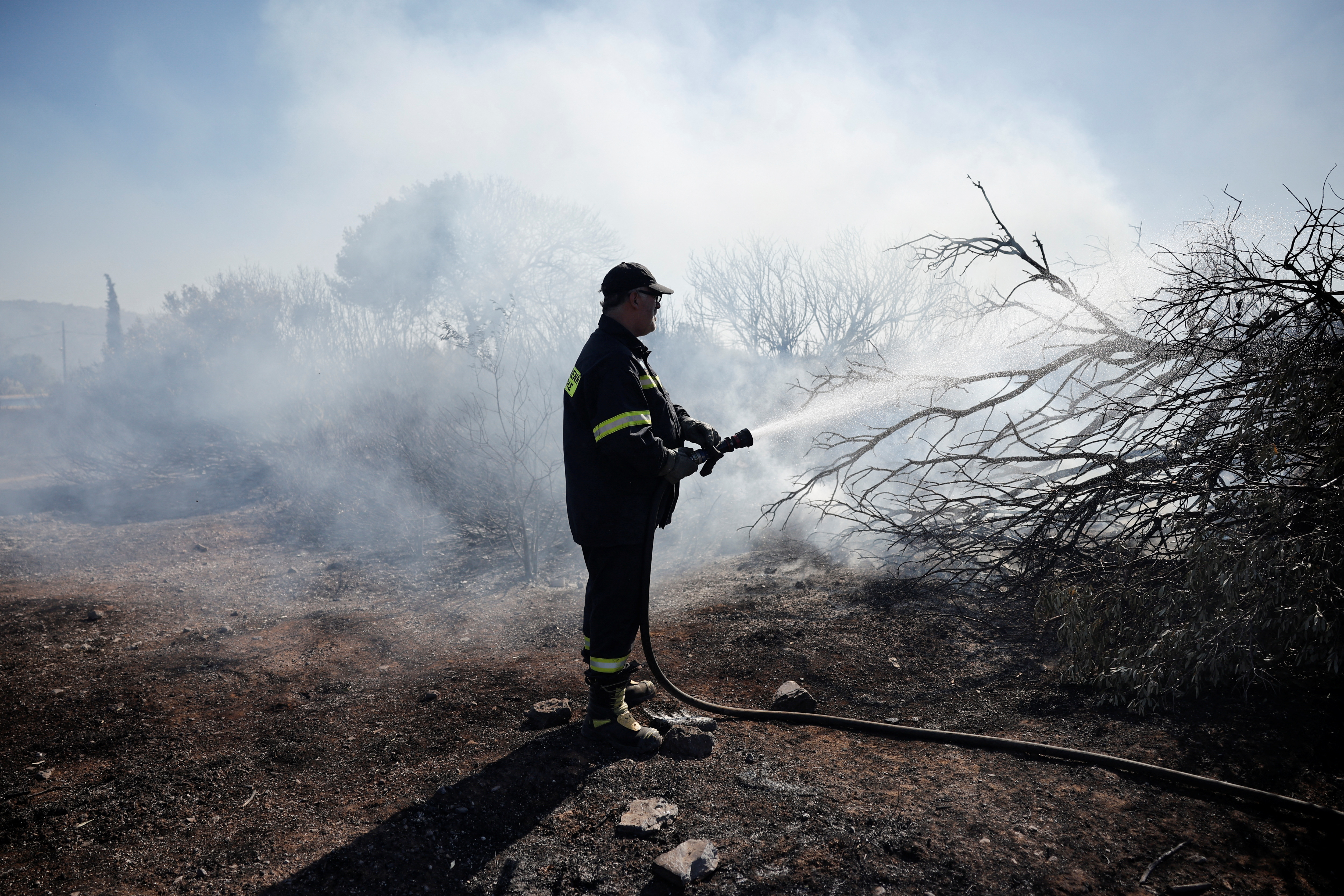 image Cyprus aid to Greece to fight fires