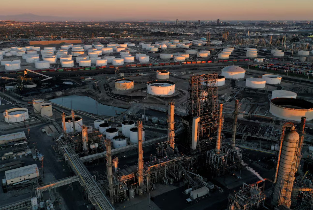 image Global gasoline refining margins slump on slow summer driving season