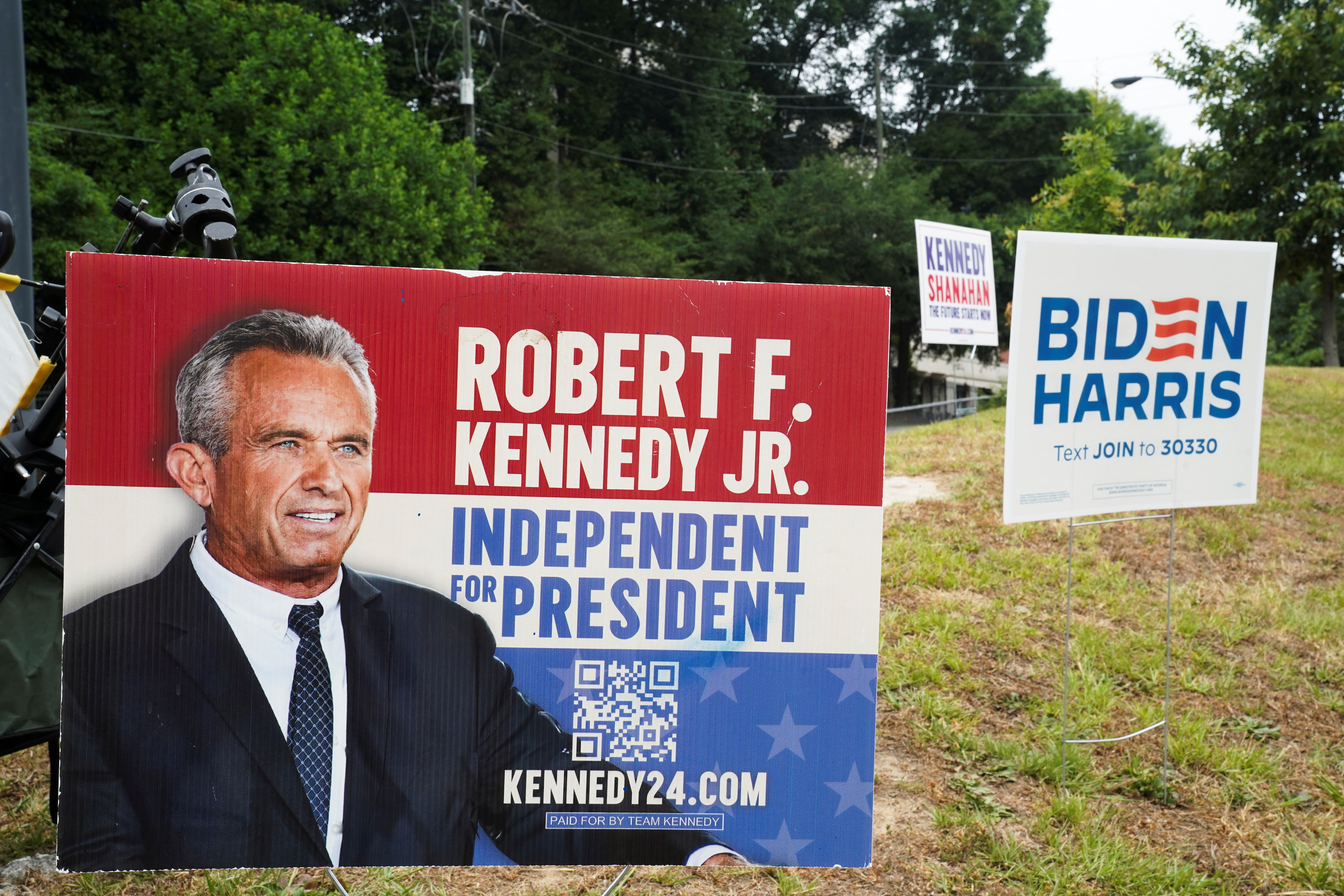 image FACTBOX-Who are the candidates running in the US presidential election?