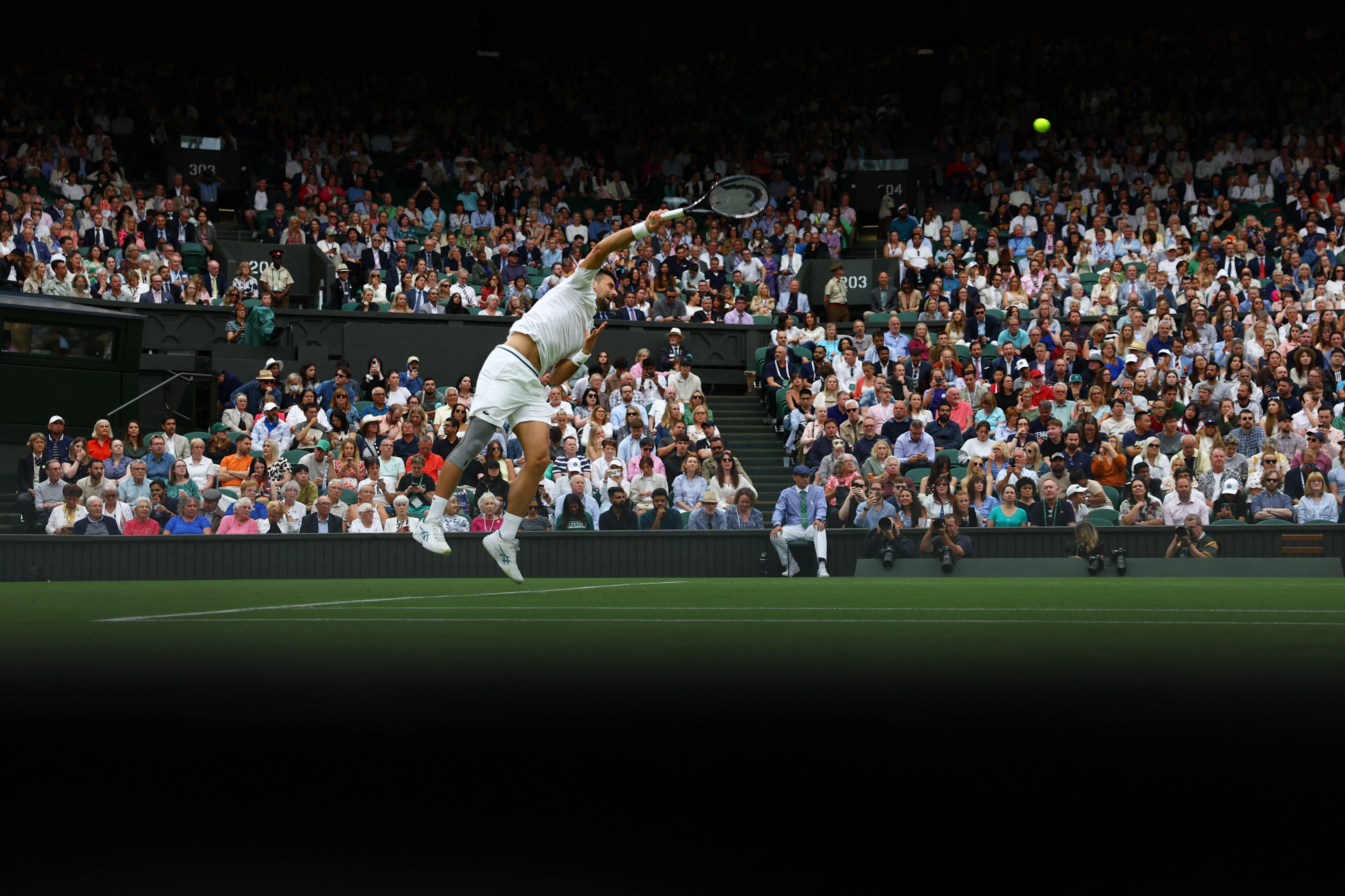 image Vondrousova out with a whimper, agony for Murray, delight for Djokovic