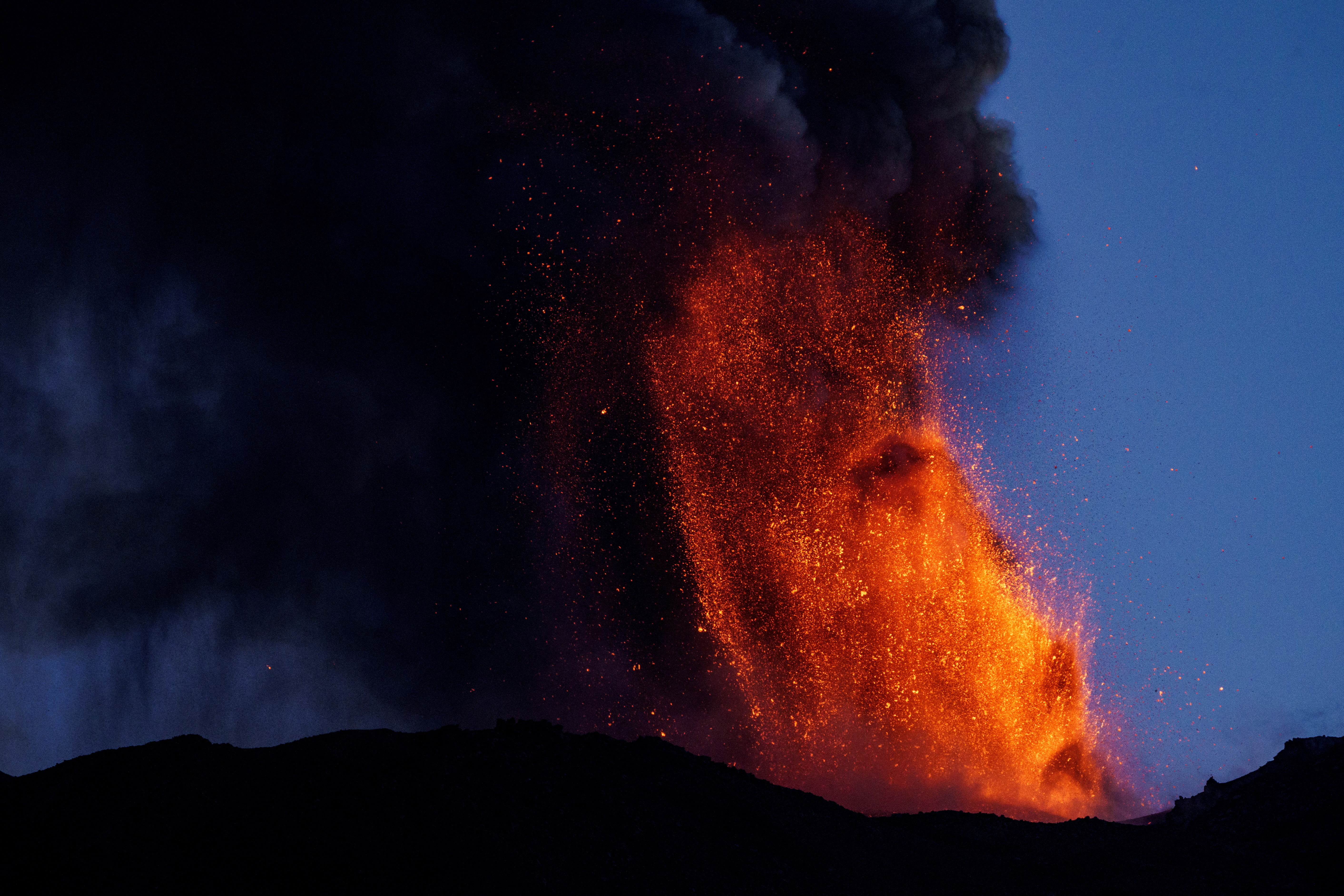 image Etna and Stromboli volcanoes erupt, Catania Airport closed