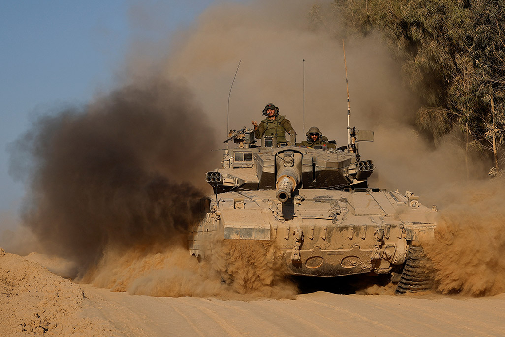 image Gazans flee Israeli assault that Hamas warns could threaten ceasefire bid