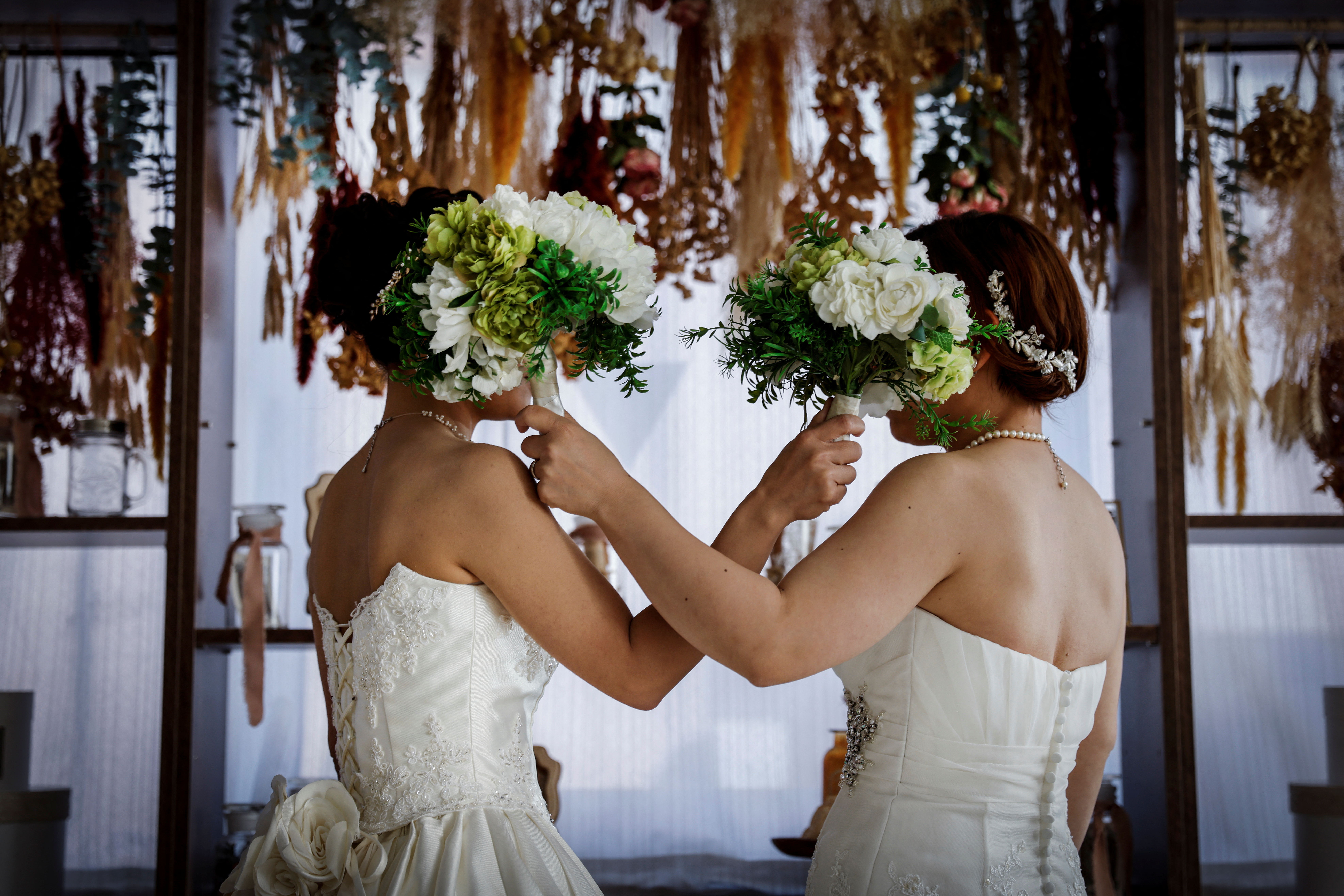 image Frustrated by Japan&#8217;s same-sex marriage ban, LGBTQ couples opt for &#8216;photo weddings&#8217;