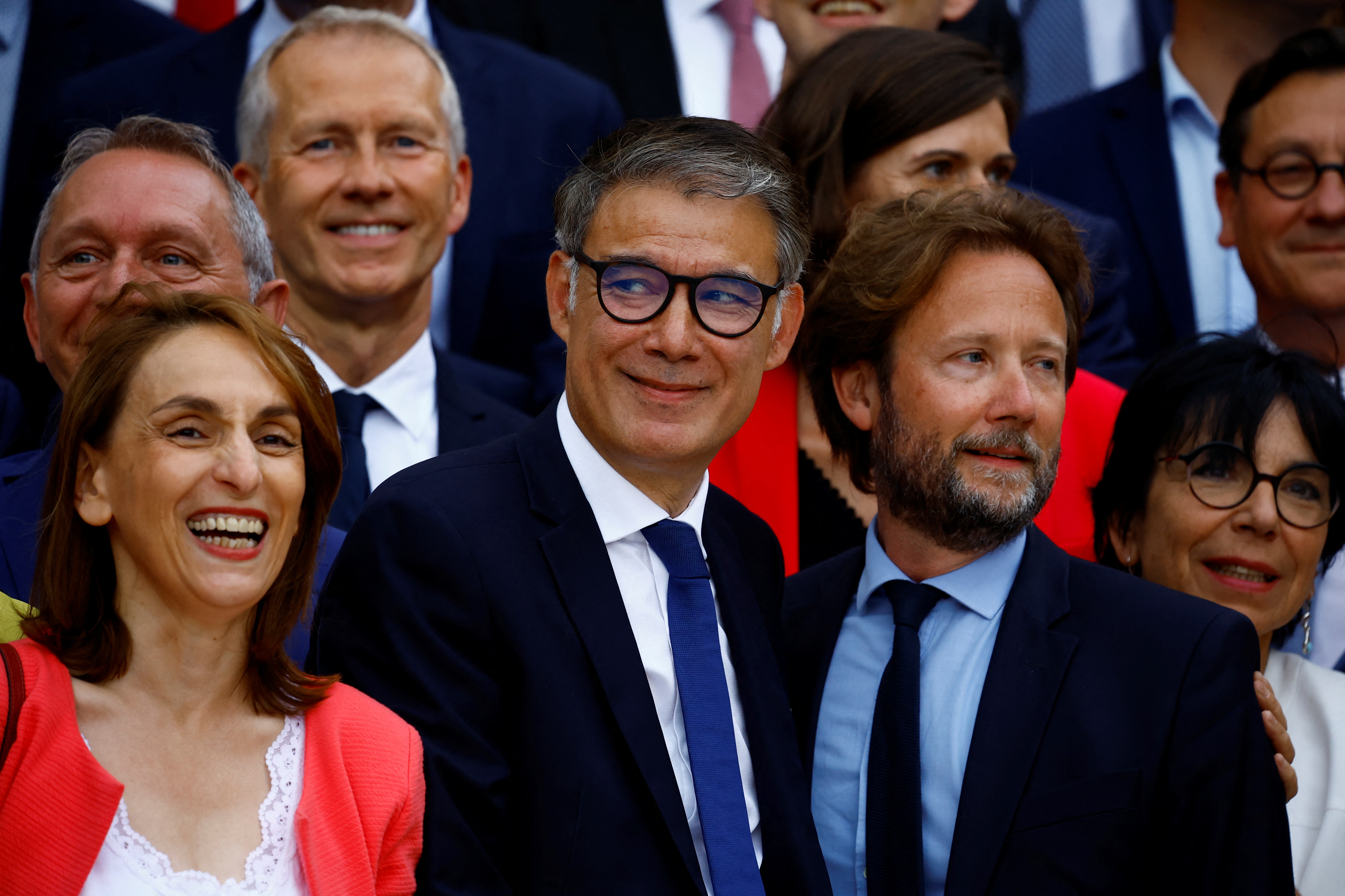 image French left fights over PM role, with current government set to resign