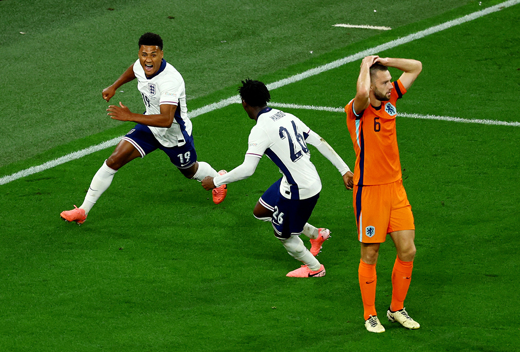 image Watkins&#8217; late strike fires England into final