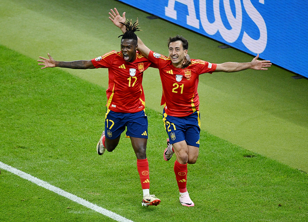 image Spain strike late to beat England 2-1 and win Euro 