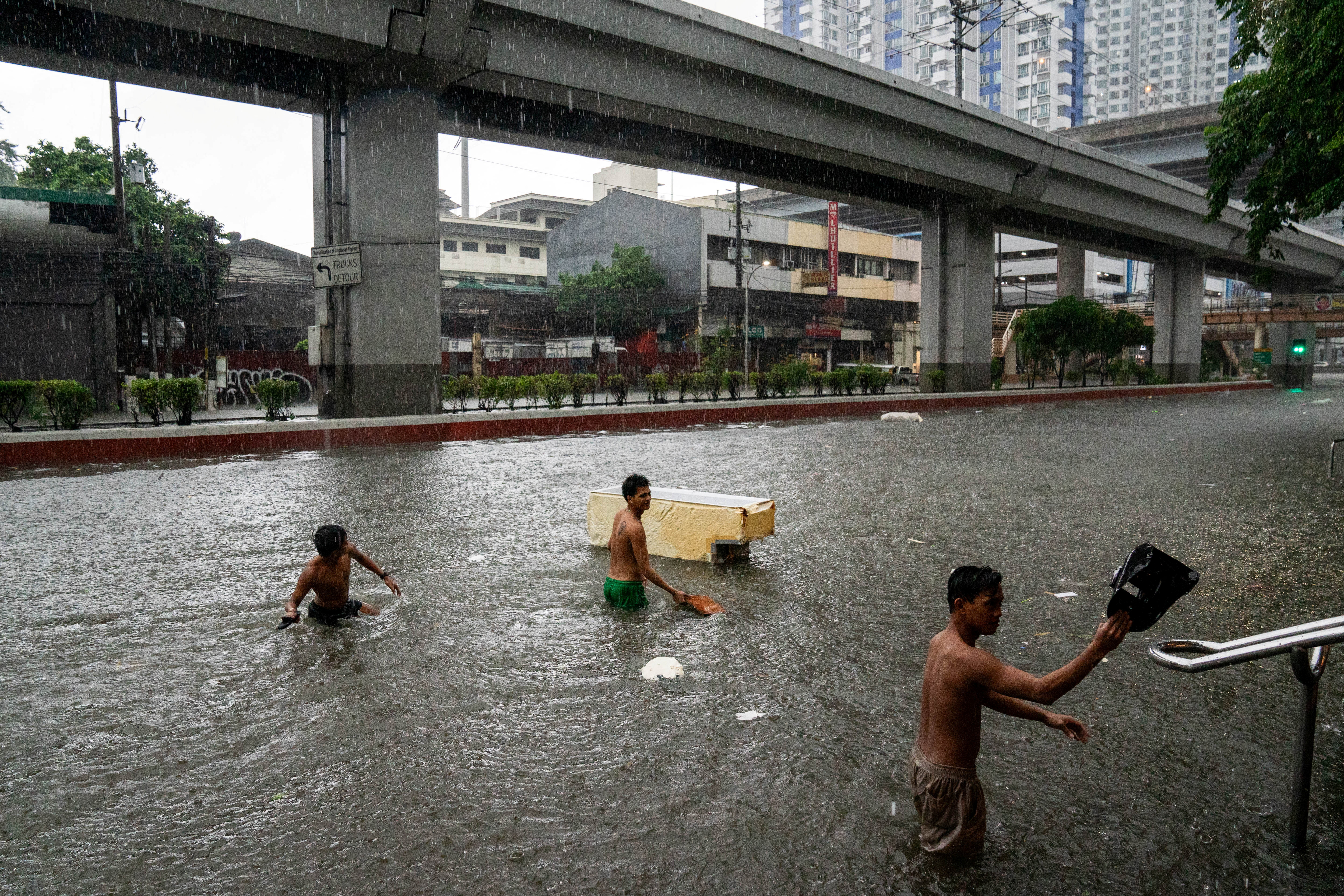 image Typhoon Gaemi strengthens as it nears Taiwan, work halted, one dead