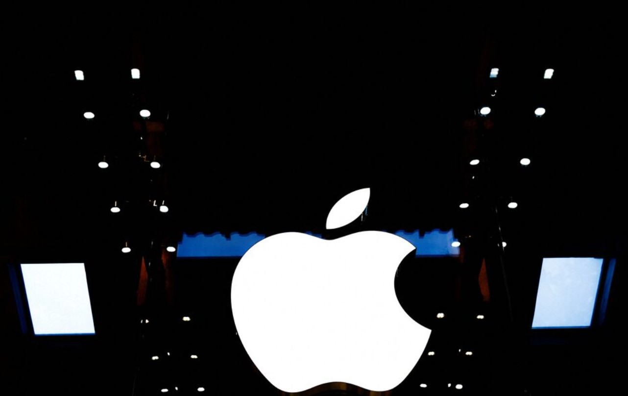 image Apple shares fall as tariff costs to add more agony