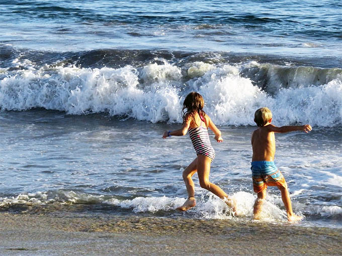 image Renewed yellow weather warning, hot and clear