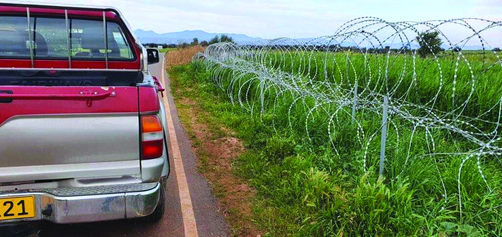image Barbed wire in buffer zone held up ‘for technical reasons’