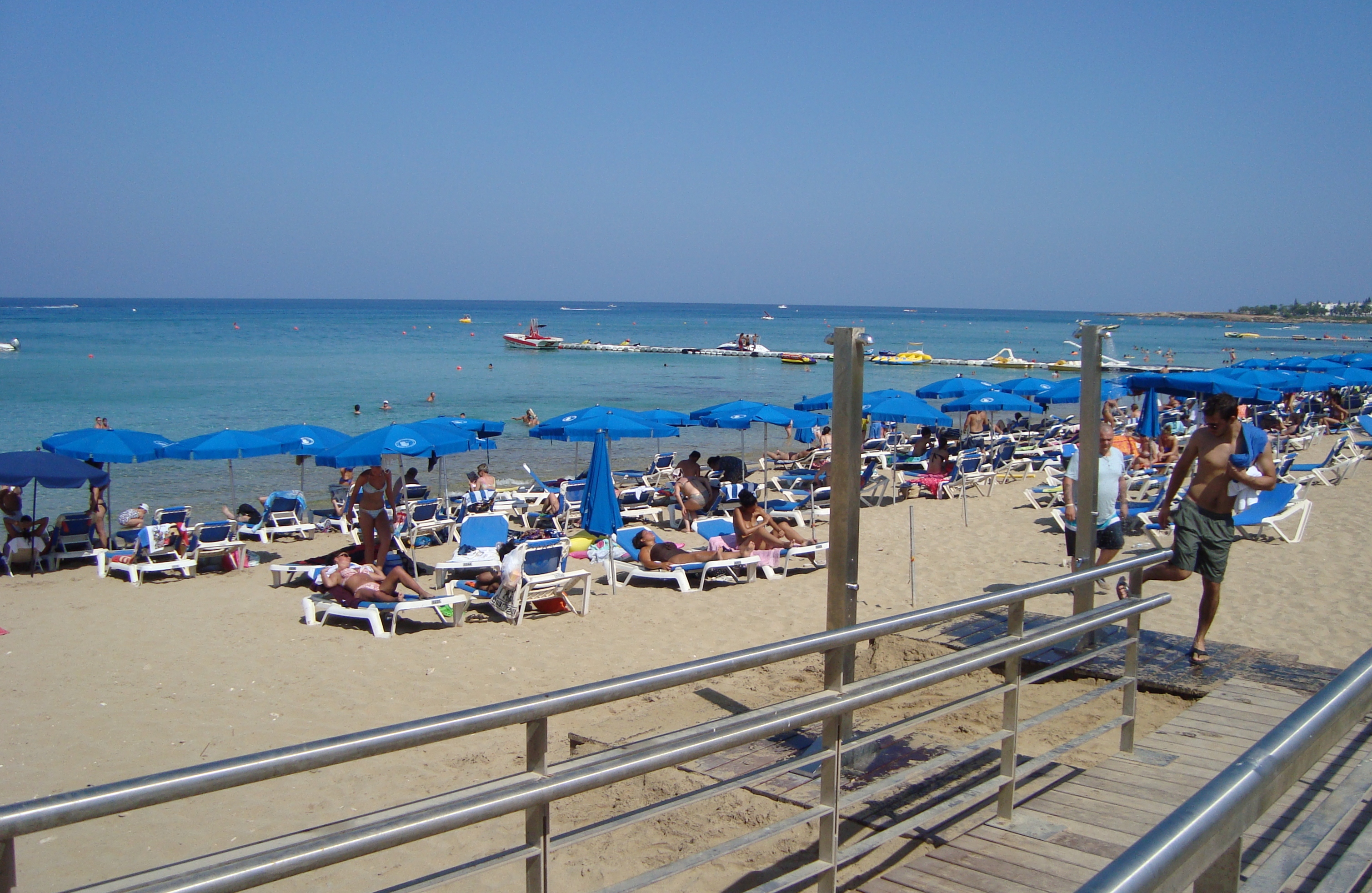 image Man arrested after beach thefts